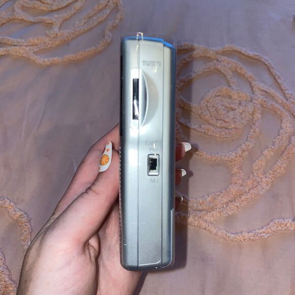 NEW Sony ICF-S10MK2 Pocket AM/FM Battery Powered Radio Silver - Picture 4 of 7